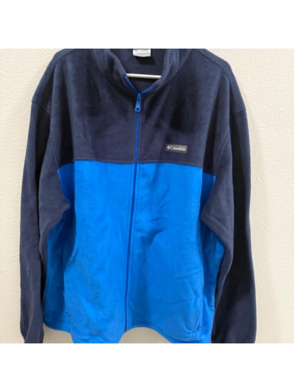 Columbia Sportswear Men's Blue and Navy Sweatshirt